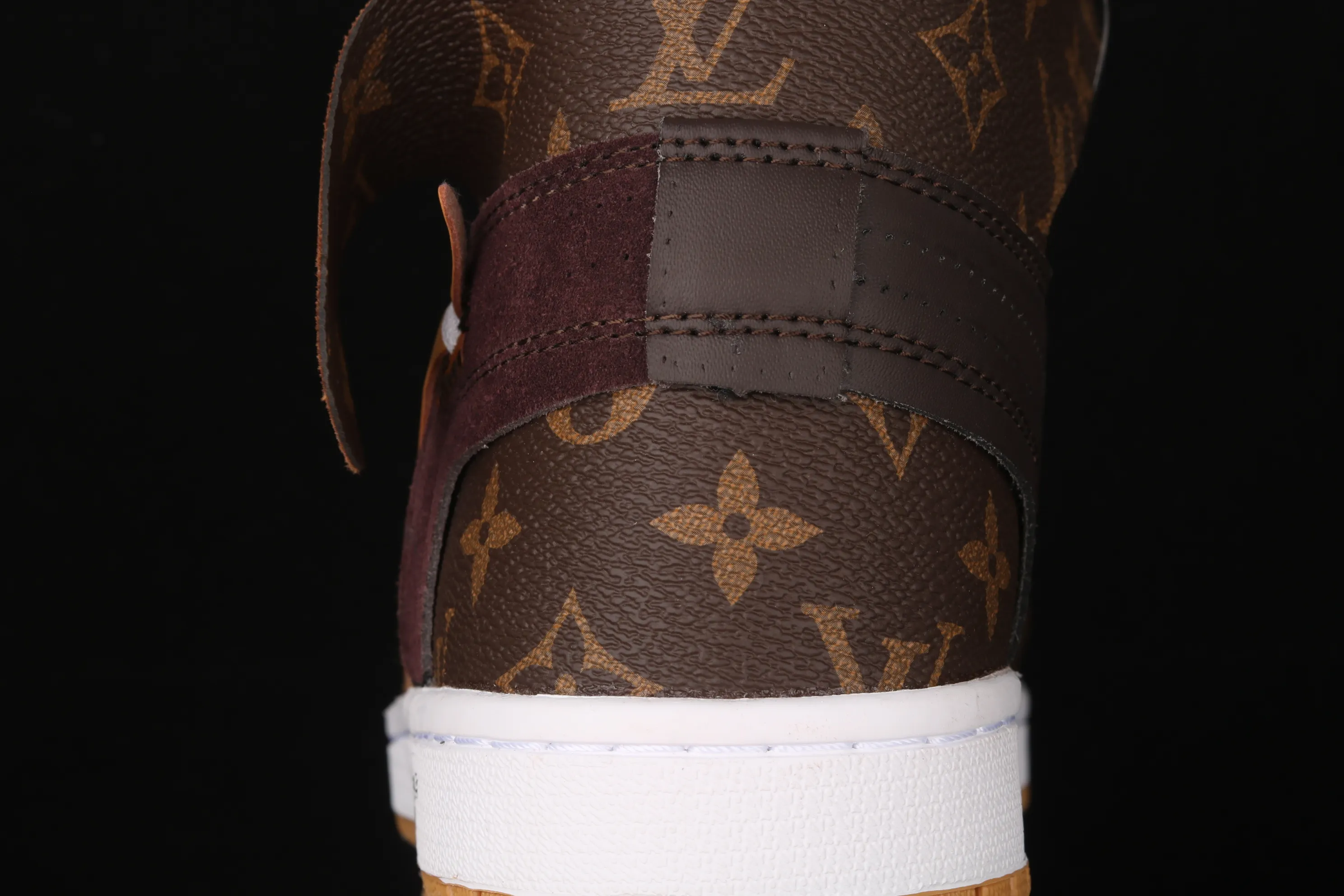 All Categories Air Jordan Jordan Series Basketball Shoes Air Jordan 1 High Air Jordan 1 AJ1 Joe 1 Donkey Brand Co-branded Customized Model #With Presbyopia Suitcase Made of Leather Exclusive Logo Covered Shoe Body Very High Style
